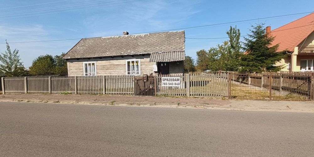 Działka budowlana z drewnianym domkiem