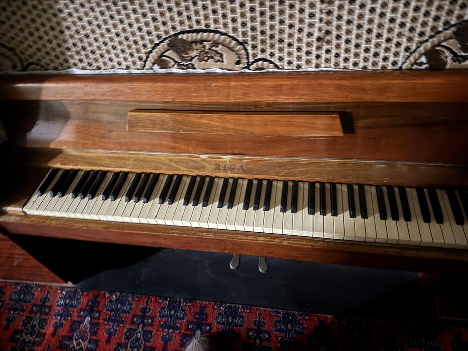 Продам піаніно Riga