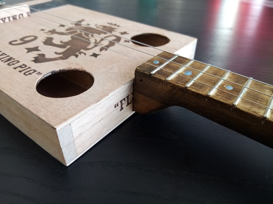 Guitarra de caixa de charutos