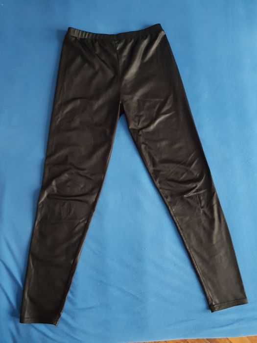 Getry z imitacja eco skóry