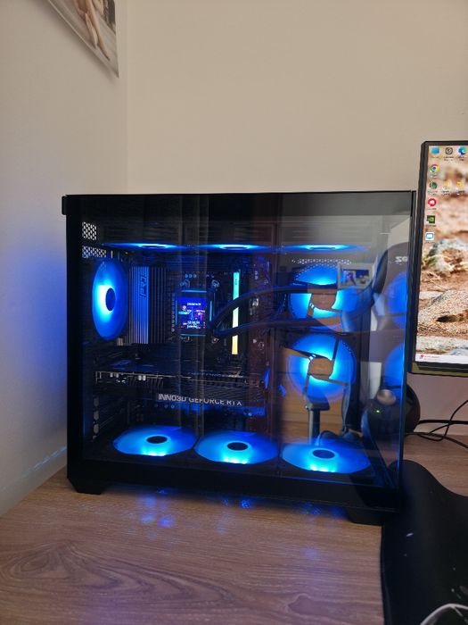 PC Gamer + Monitor AGON LOL edition