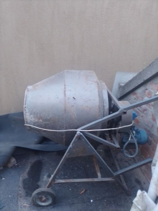 ,Продам бетомешку б/у использовалась один раз в отличном состоянии