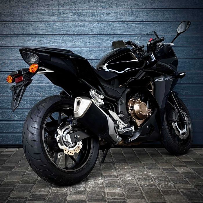 Продам мотоцикл Honda CBR400R (1676)