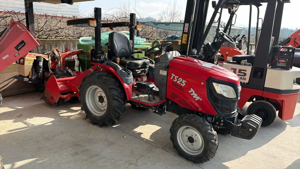 Trator tym ts25  com Fresa
