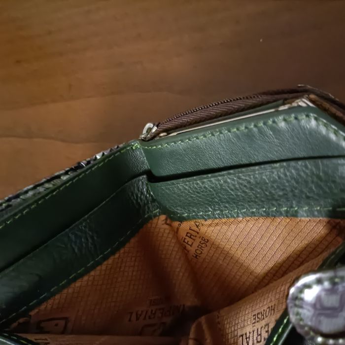 Carteira pequena com 3 aberturas