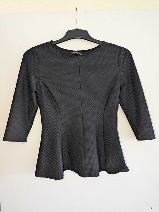 Blusa preta efeito cintura