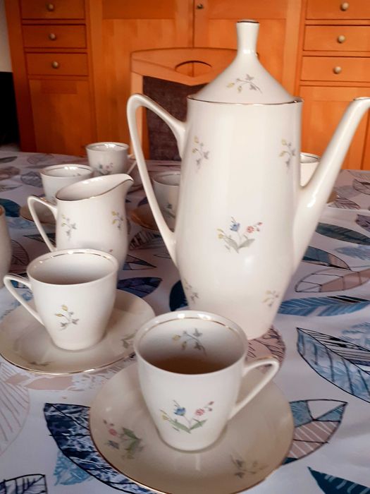 PRL śmietankowy w kwiatki stary serwis kawowy Tułowice Opole sygnowany