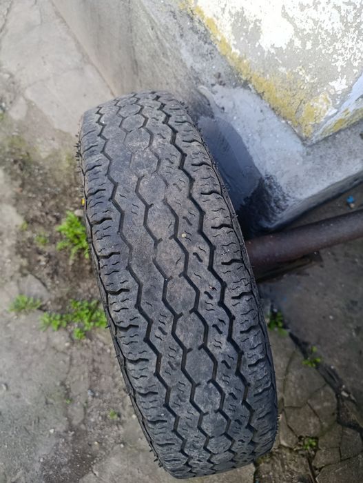 Ось з легкового причепу