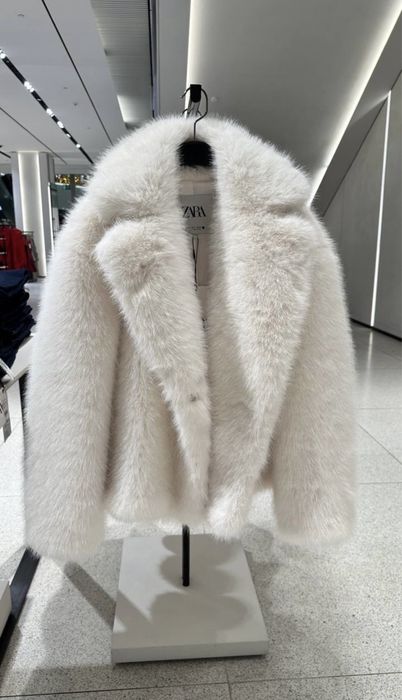Біла шубка від Zara