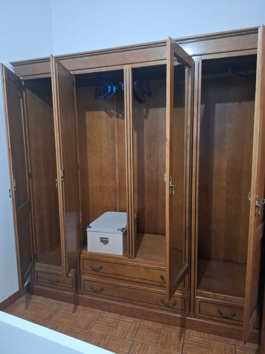 Quarto de madeira maciça