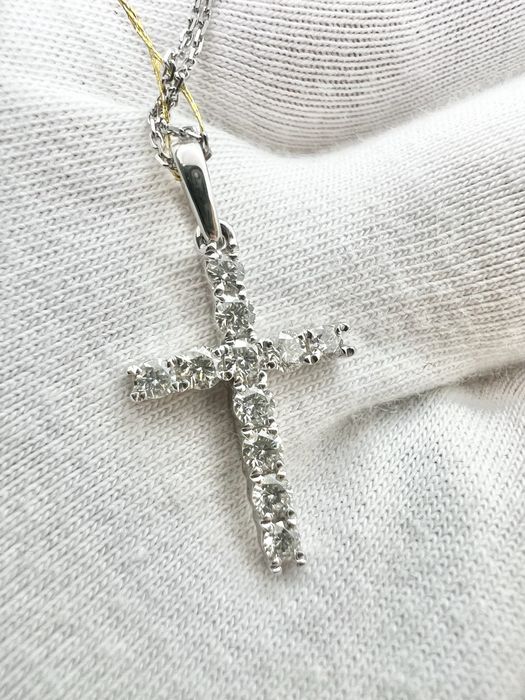 Золотий хрестик з натуральними діамантами. 0.64 карат.