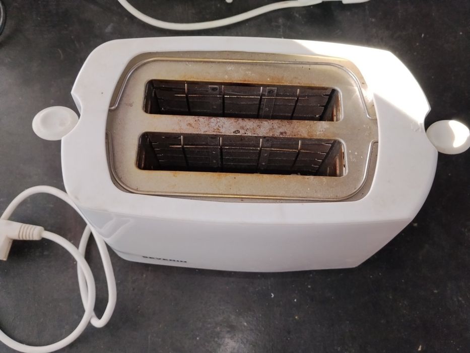 Тостер в гарному стані швидко робить смачні тости