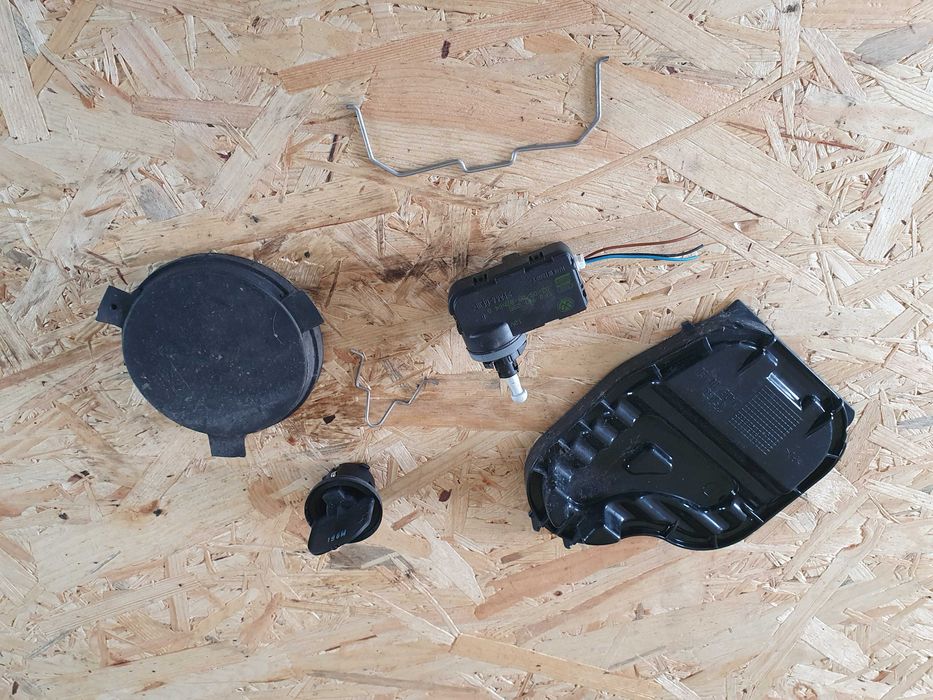 Osłona zaślepka silniczek lampy prawy przód Seat Leon 2 II kpl