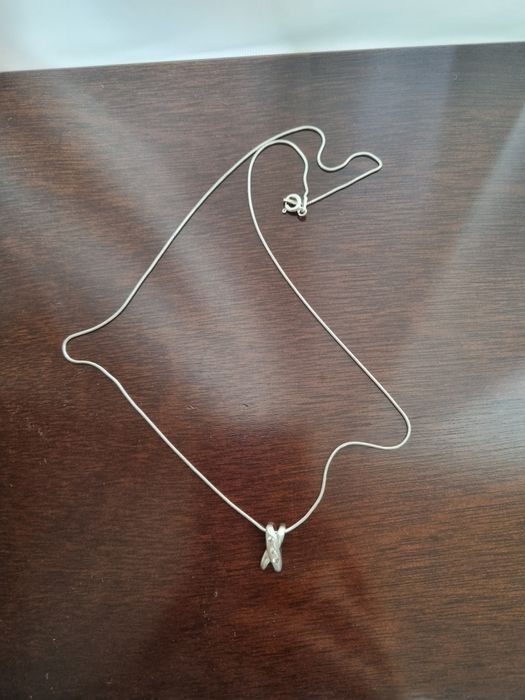 Srebrny łańcuszek z zawieszka