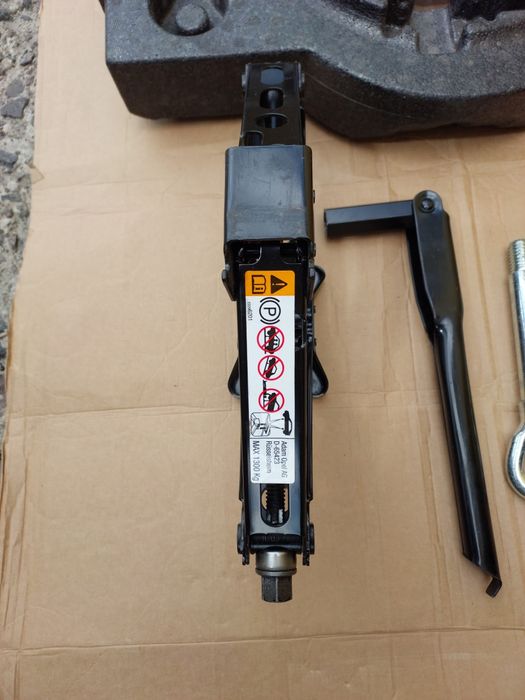 Домкрат Ключ Крюк Opel Astra K Опель Астра (Докатка )