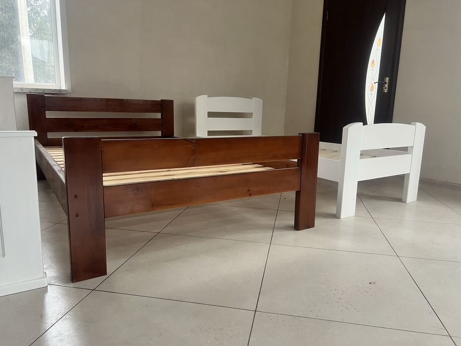 Якісні ліжка із натурального дерева, різного формату та кольору