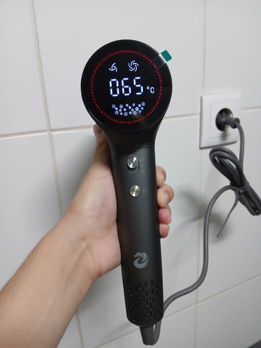 Secador cabelo de 1500w.