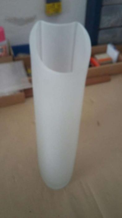 Jarra para flores em vidro fosco