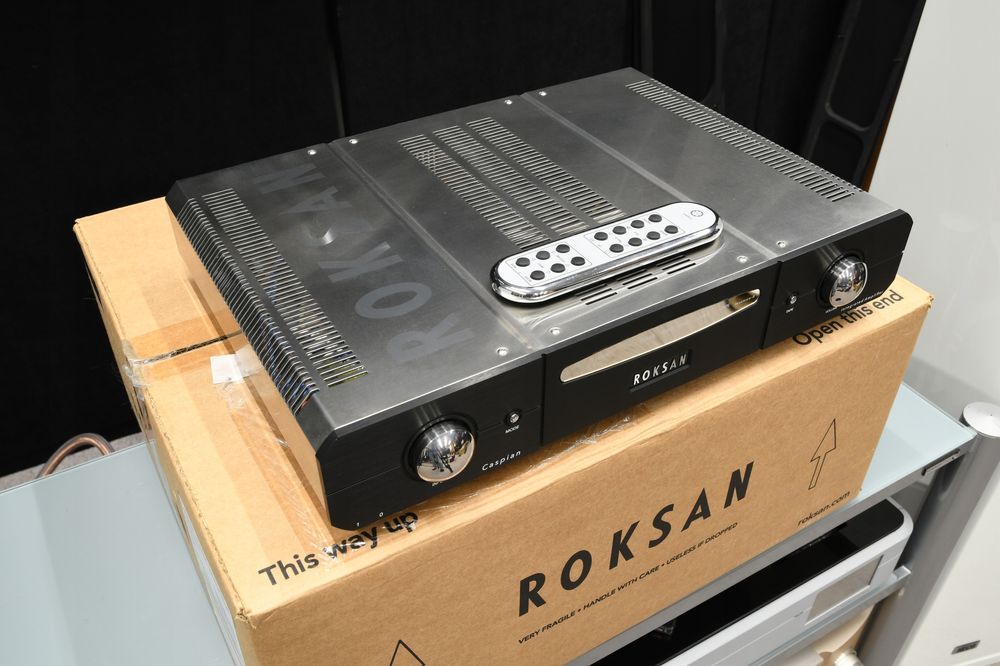 wzmacniacz stereo Stereo Roksan Caspian M2 + pilot w świetnym stanie!