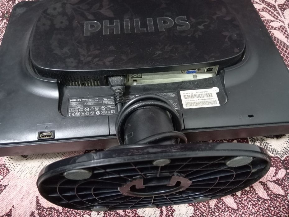 Монітор 19" Philips HWC8190T