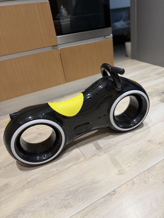 Дитячий толокар з Bluetooth