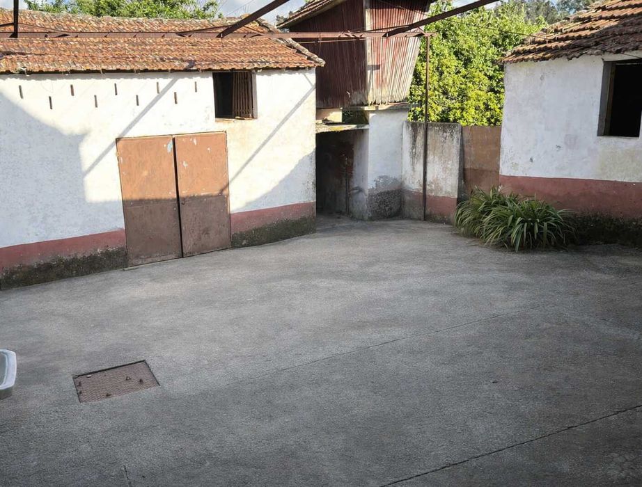 casa antiga com terreno, perto do pingo doce  em santa maria da feira