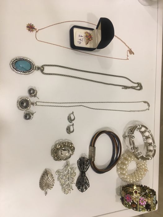 Бижутерия разная.