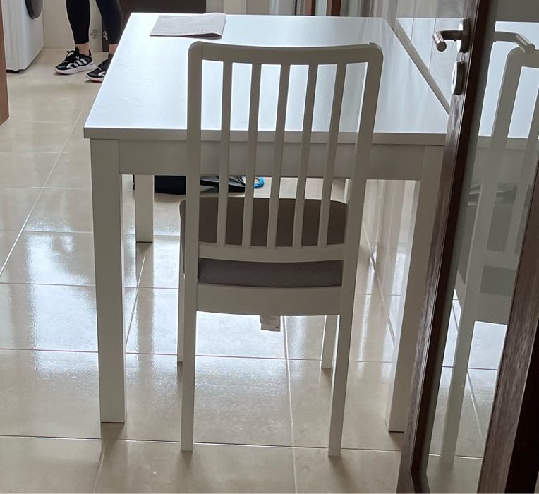 LANEBERG / EKEDALEN mesa e 4 cadeiras 130/190x80 cm