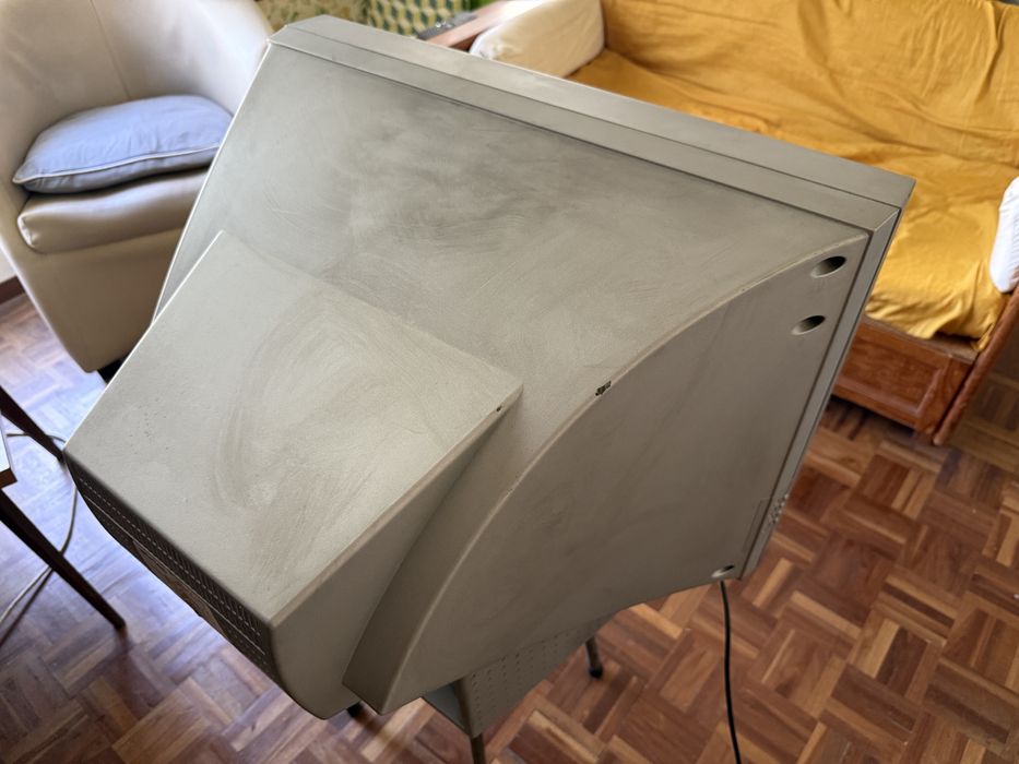 Televisão CRT Worten 55cm plana