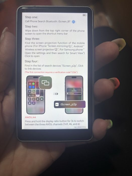 Magnetic selfie screen