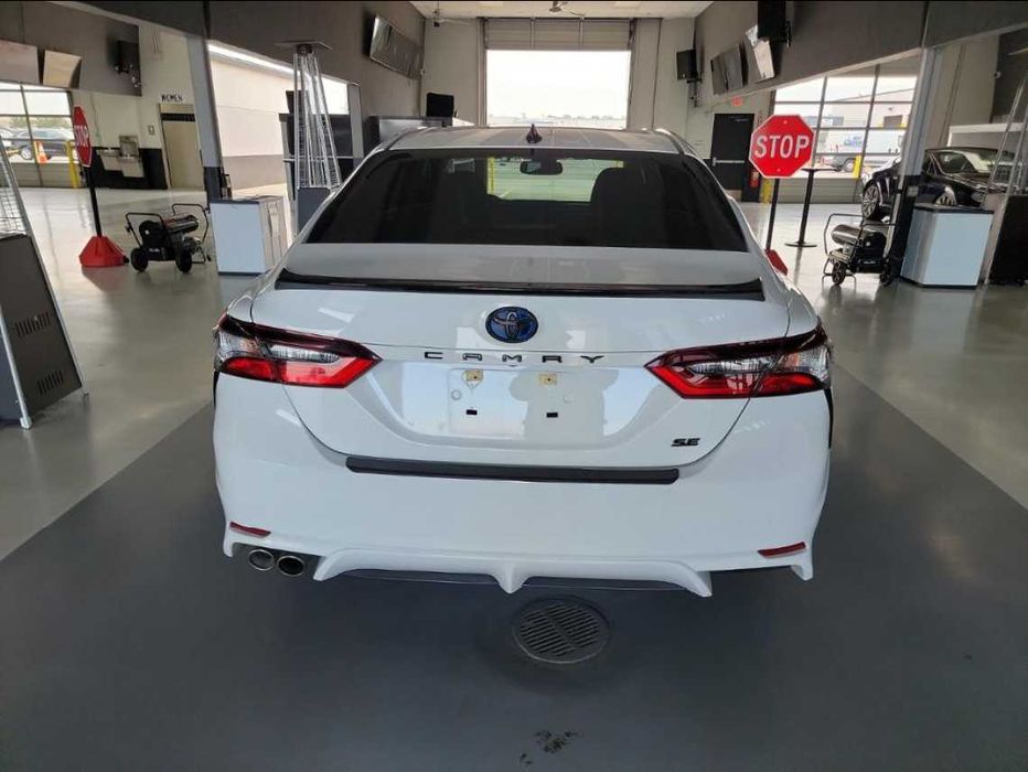2022 Toyota Camry HYBRID SE