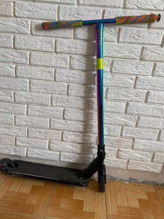 Трюковий самокат OTTER H11 Neochrome-  середнього рівня