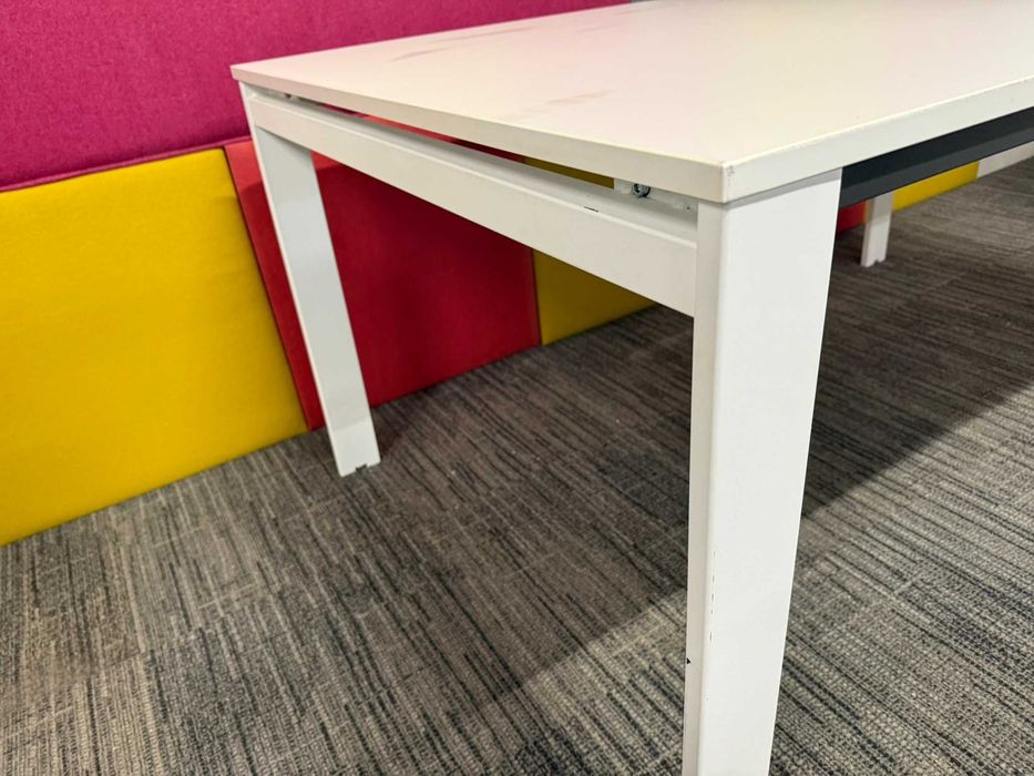 Stół konferencyjny biały 160x100 z przelotką na kable zobacz!