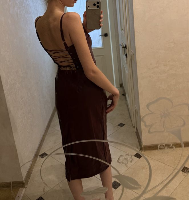 Сукня міді з екошкіри