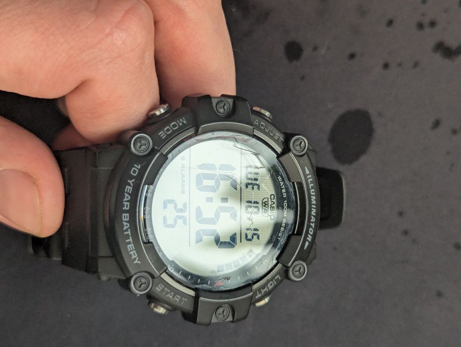Casio ae1500wh з подряпинами