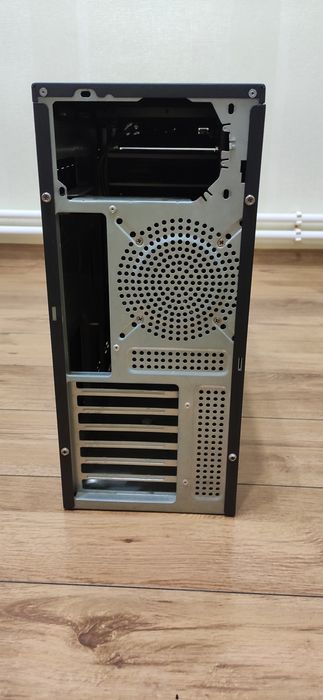 Надійний корпус ATX з DVD-приводом та охолодженням