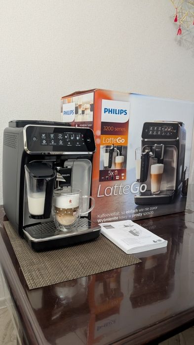 Кавоварка Philips latteGO  EP3246/70 ідеал