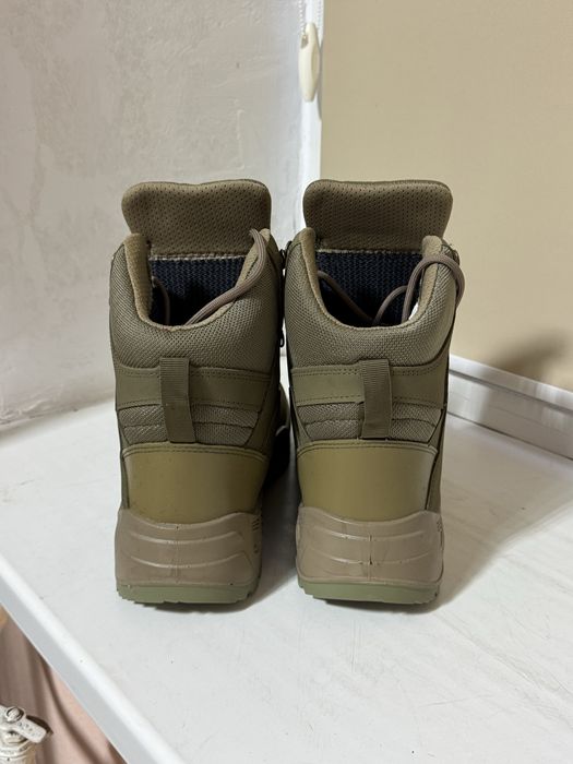 Черевики з високими берцями