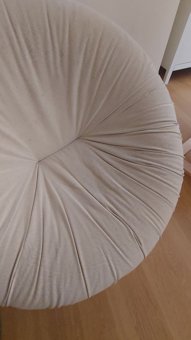 Poltrona beje, super confortável