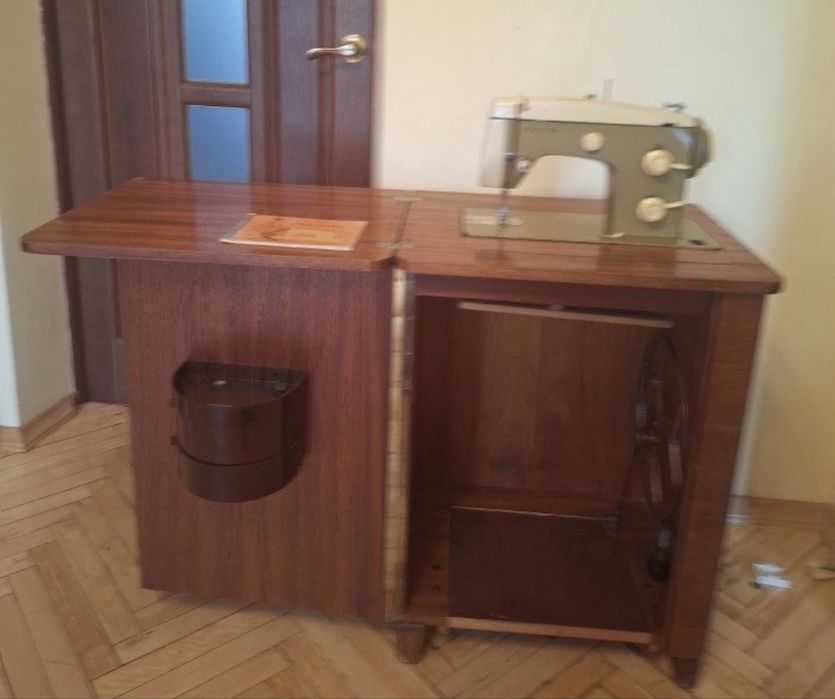 Швейна машинка Верітас