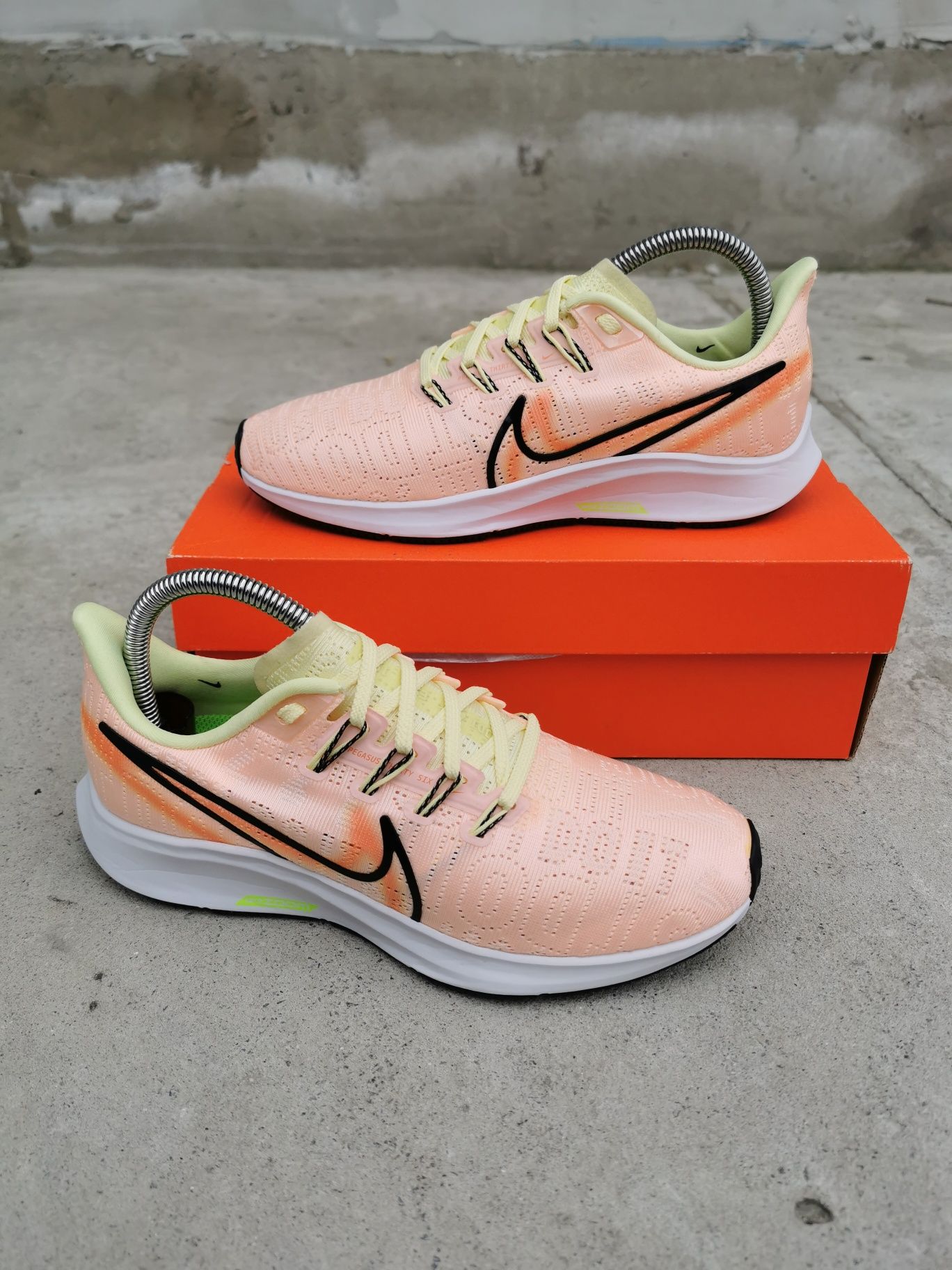 Nike Air Zoom Pegasus 36 Prm Rise AV6259 800 1
