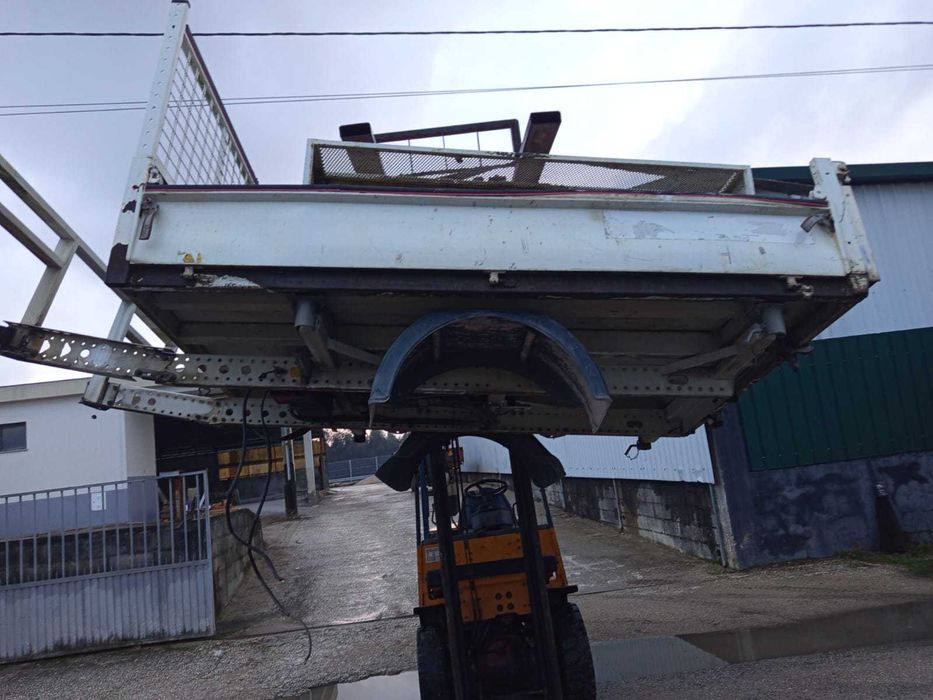 Caixa Basculante com Macaco e motor