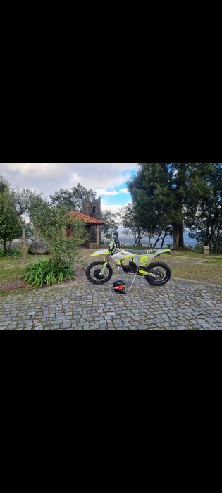 Vendo Husqvarna 300tpi