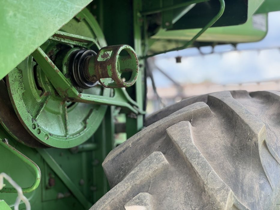 Продам комбайн джондір  1072