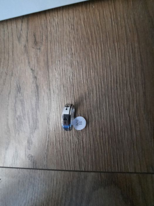 Męski pierścień z krzyżem