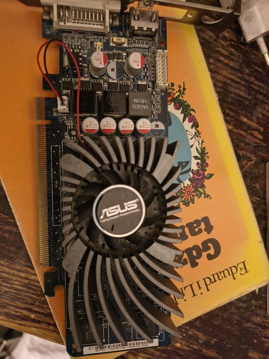 Zasilacz do komputera obudowa ATX chłodzenie karta graficzna 1gb ram DDR2