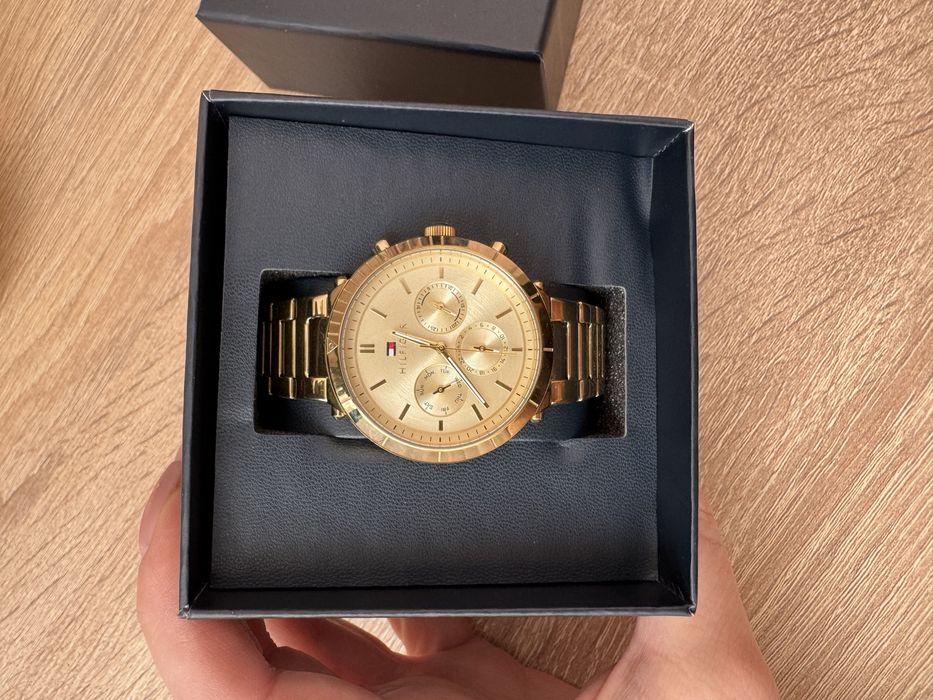 Tommy Hilfiger годинник