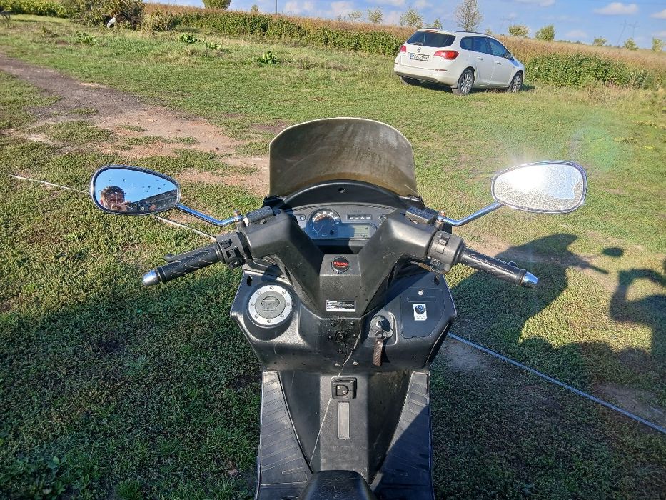 Продам скутер  Daelim s2 125fi