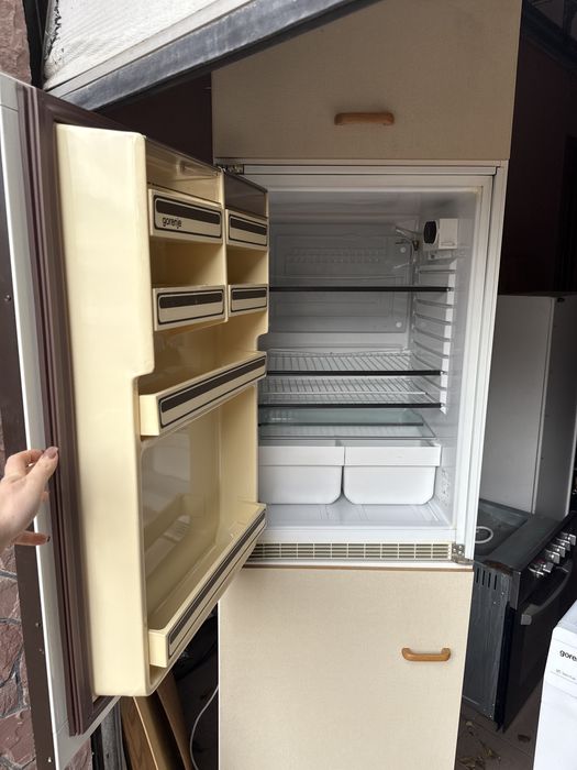 Золодильник в онтоввний в шкаф