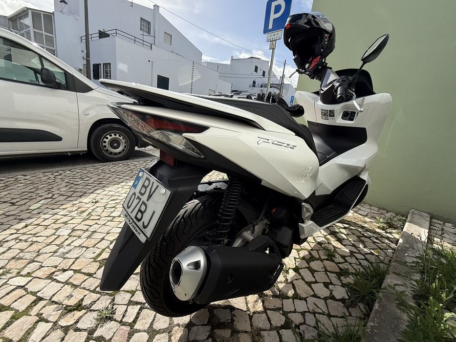 Moto em excelente estado nunca usada para estafetagem!